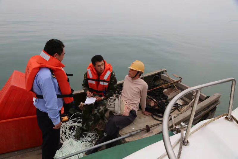 防城港海洋局港口分局元旦清网护海