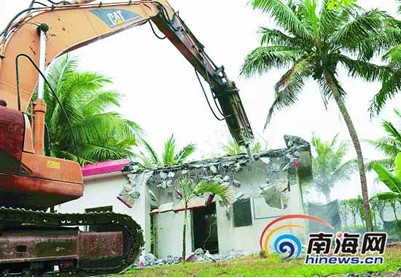 海口假日海滩违建开始自拆 将部分恢复绿化
