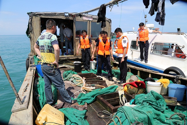 广西进入海洋伏季休渔期 渔政执法队伍在行动