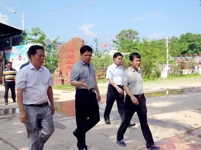 厅党组书记席扬一行调研玉林现代渔业发展和龙潭工业园有关项目用海事项